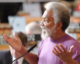 Ernie Chambers, o senador que presentou a denuncia