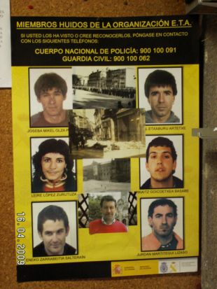 O cartaz, no taboleiro de anuncios da Policía Municipal (clique para ampliar)